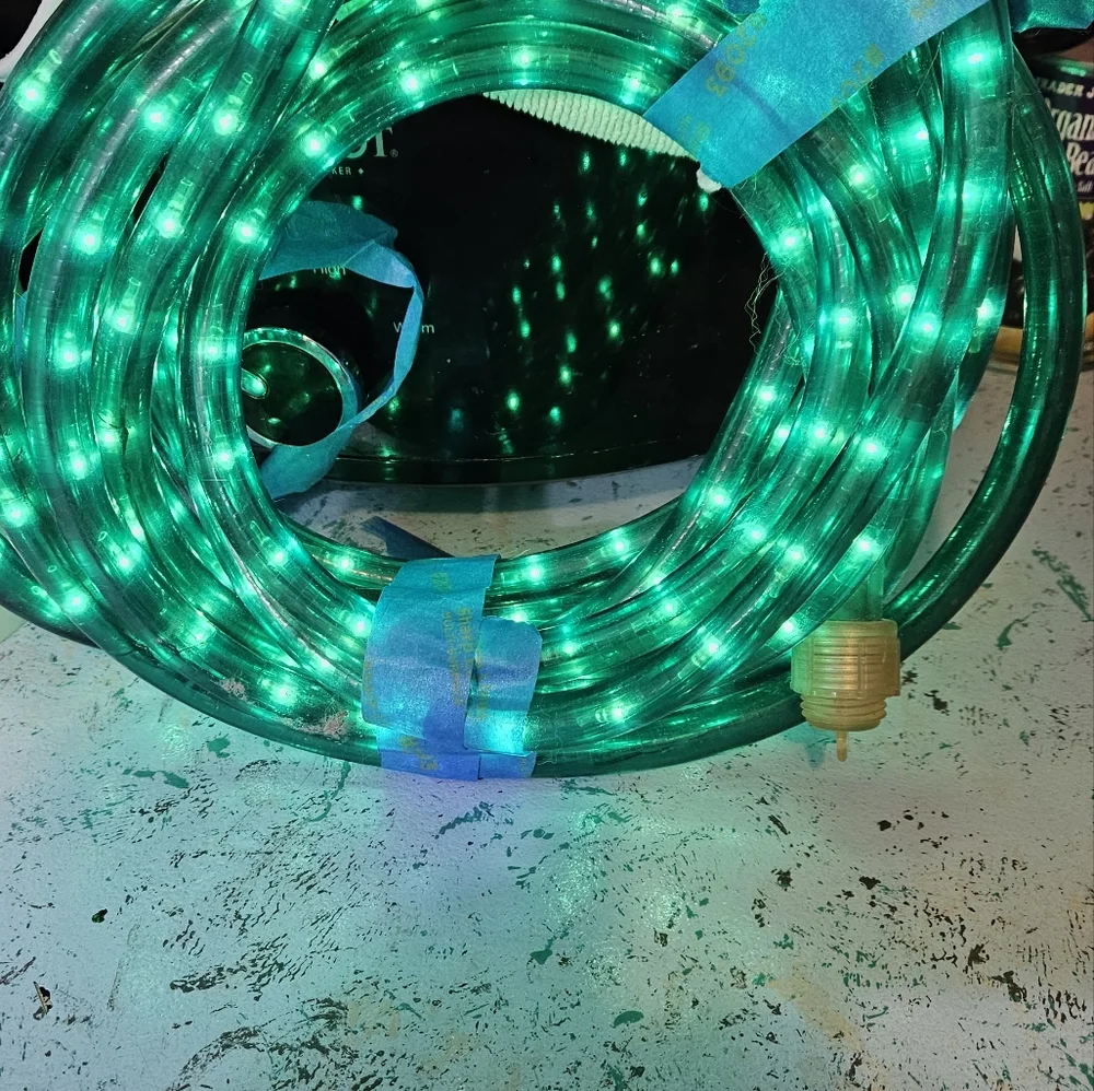 LED Flexable Rope light color is Green PRELOVED This is in good working condit